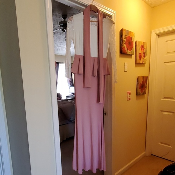 Beautiful side zip lace top formal dress - Picture 1 of 3